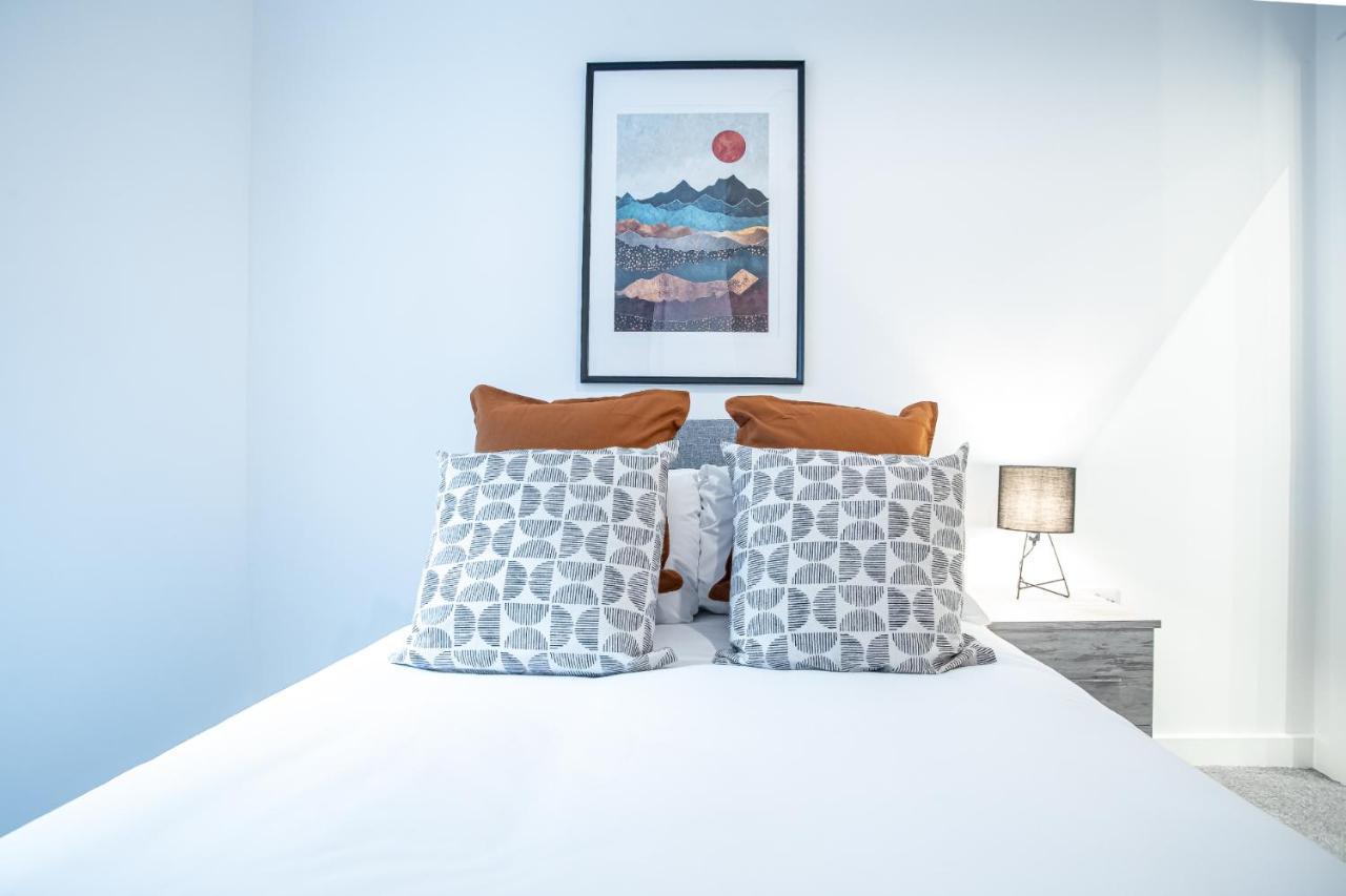 Luxe Apartments - Heart Of Peterborough - Free Parking-Gym-Cinema Zewnętrze zdjęcie