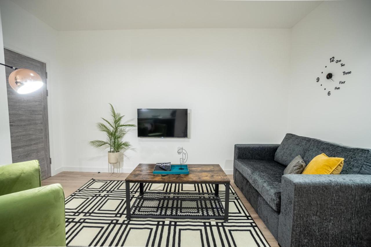 Luxe Apartments - Heart Of Peterborough - Free Parking-Gym-Cinema Zewnętrze zdjęcie